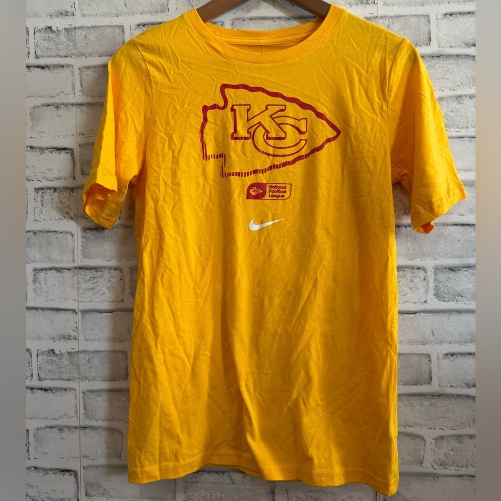 NWT! Youth Nike Kansas City Chiefs yellow short sleeve graphic t-shirt L -14/16
